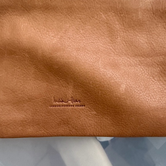 ✨India Hicks Carmen Clutch with Tassel Dust bag included Tan - Picture 6 of 10